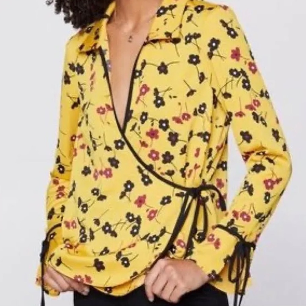 BCBG generation floral wrap top